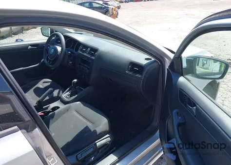 2015 Volkswagen Jetta 2.0L S z USA, uszkodzony, nr VIN 3VW2K7AJ9FM408583